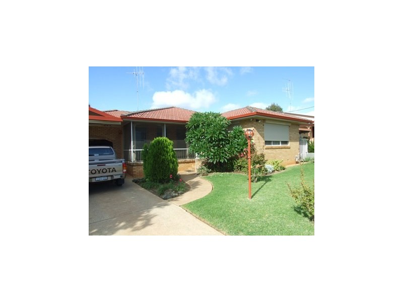 21 Brolgan Rd, Parkes NSW 2870