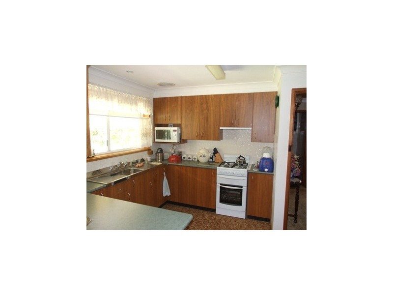 21 Brolgan Rd, Parkes NSW 2870