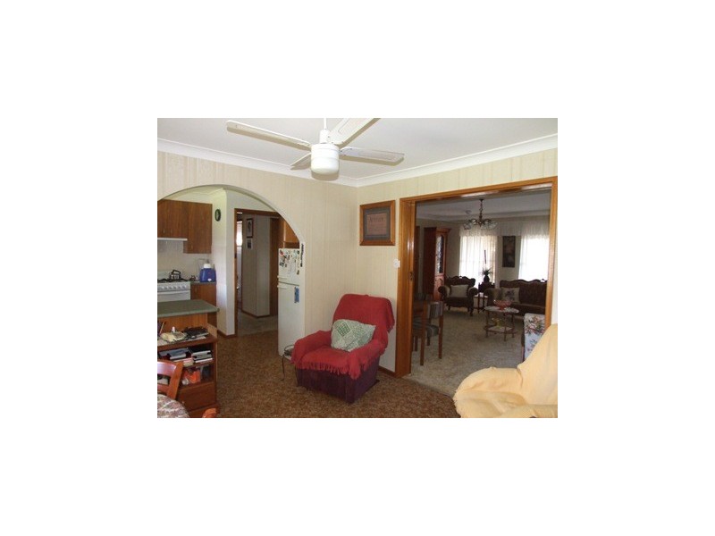 21 Brolgan Rd, Parkes NSW 2870