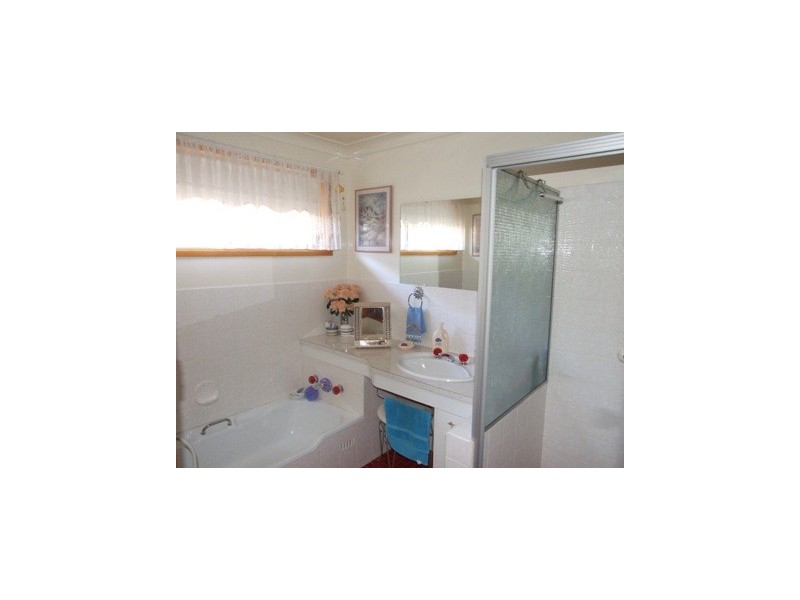 21 Brolgan Rd, Parkes NSW 2870