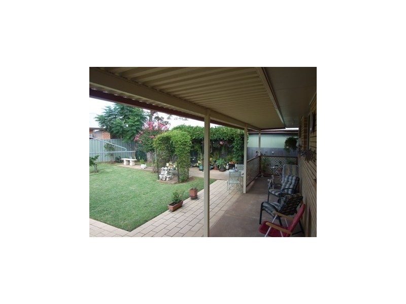 21 Brolgan Rd, Parkes NSW 2870
