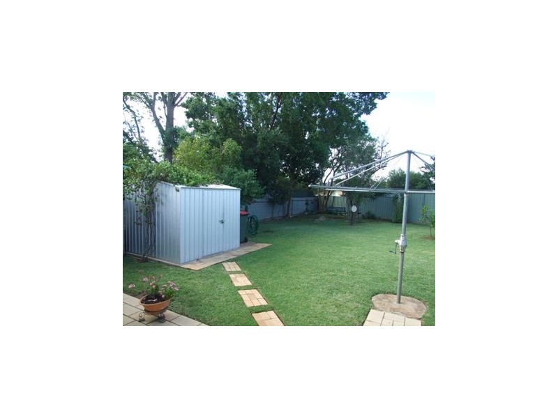 21 Brolgan Rd, Parkes NSW 2870