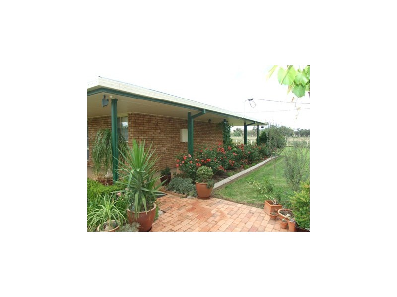 2 Strom Lane, Eugowra NSW 2806