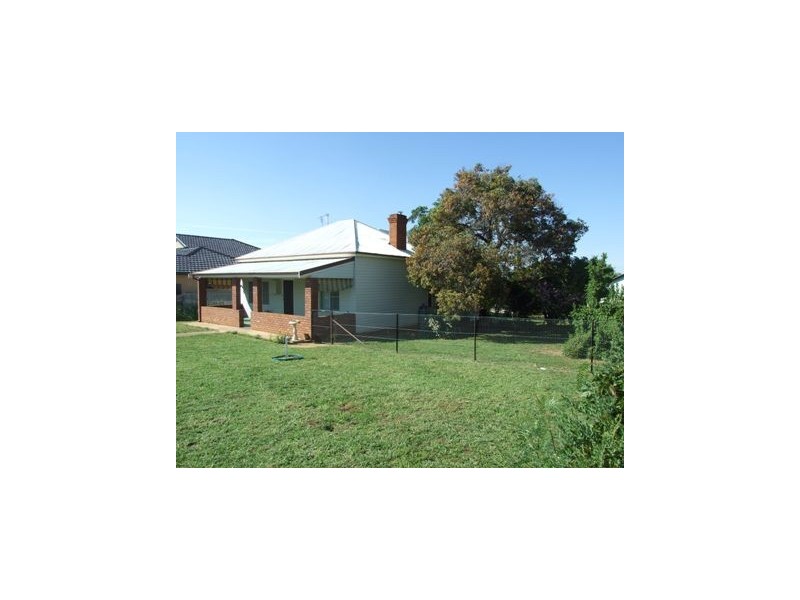 15 Goobang Street, Parkes NSW 2870