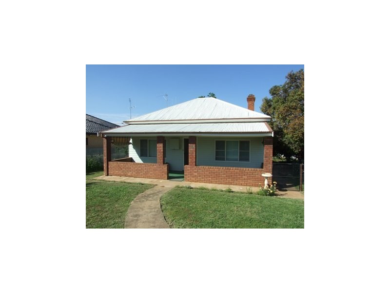 15 Goobang Street, Parkes NSW 2870