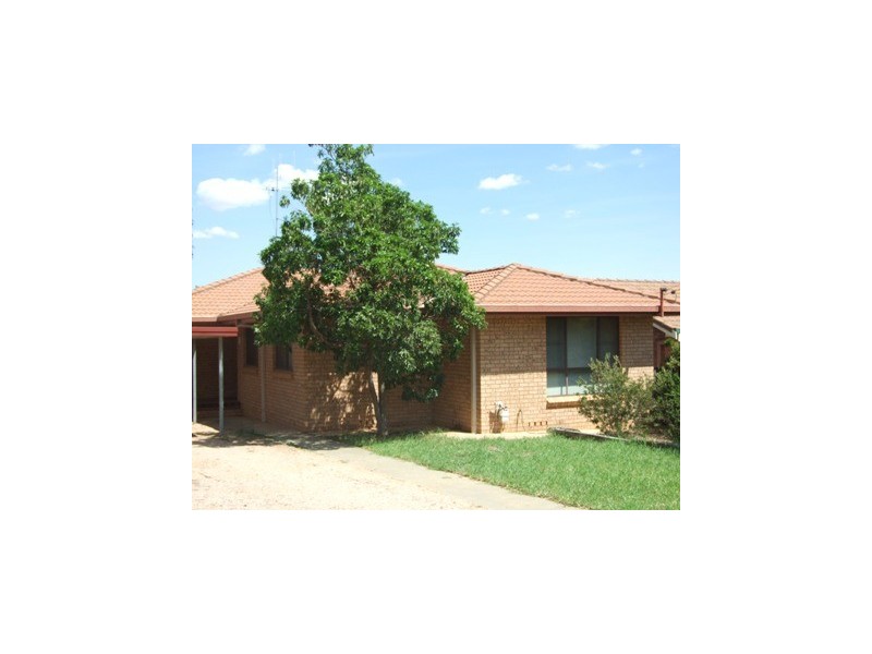 2 Lotus Place, Parkes NSW 2870