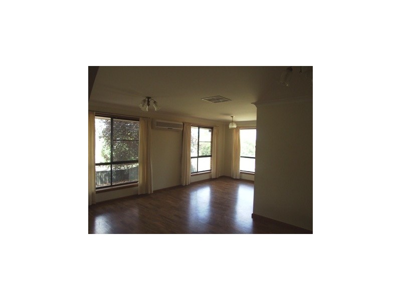 2 Lotus Place, Parkes NSW 2870