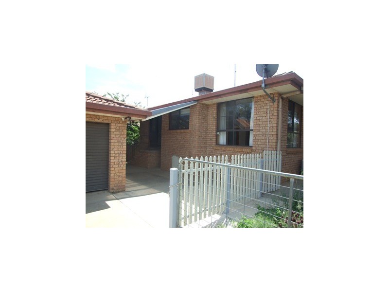 2 Lotus Place, Parkes NSW 2870
