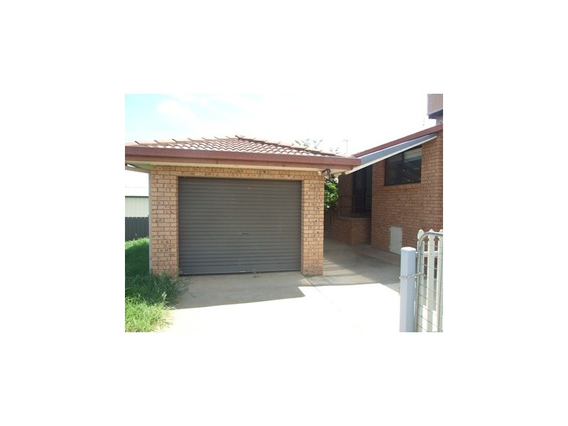 2 Lotus Place, Parkes NSW 2870