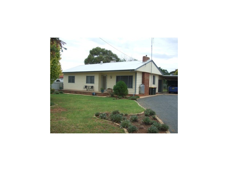 4-6 Station Rd, Parkes NSW 2870