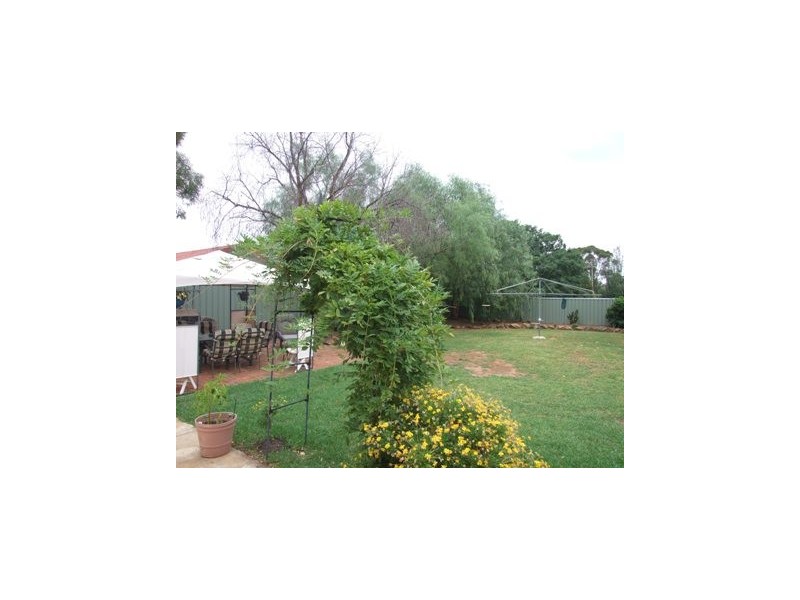 4-6 Station Rd, Parkes NSW 2870
