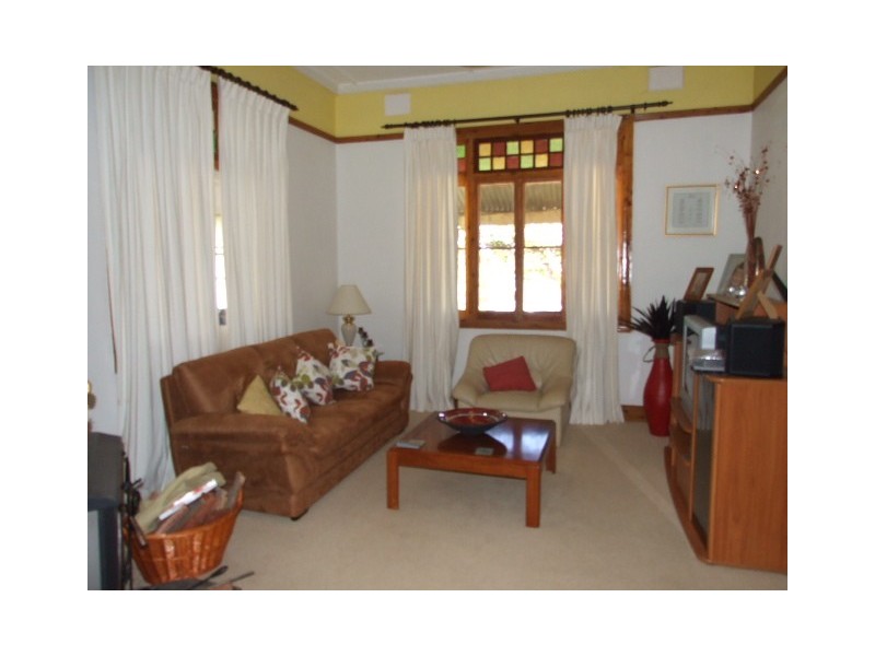 2 Oswin Street, Parkes NSW 2870