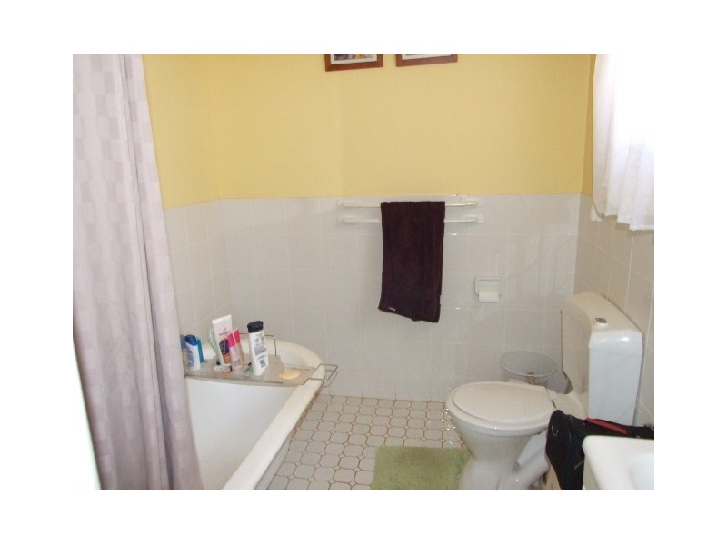 2 Oswin Street, Parkes NSW 2870