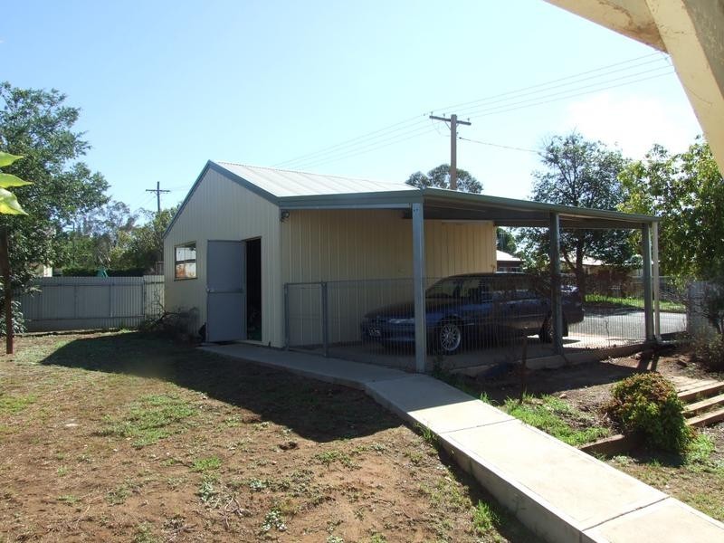 2 Oswin Street, Parkes NSW 2870