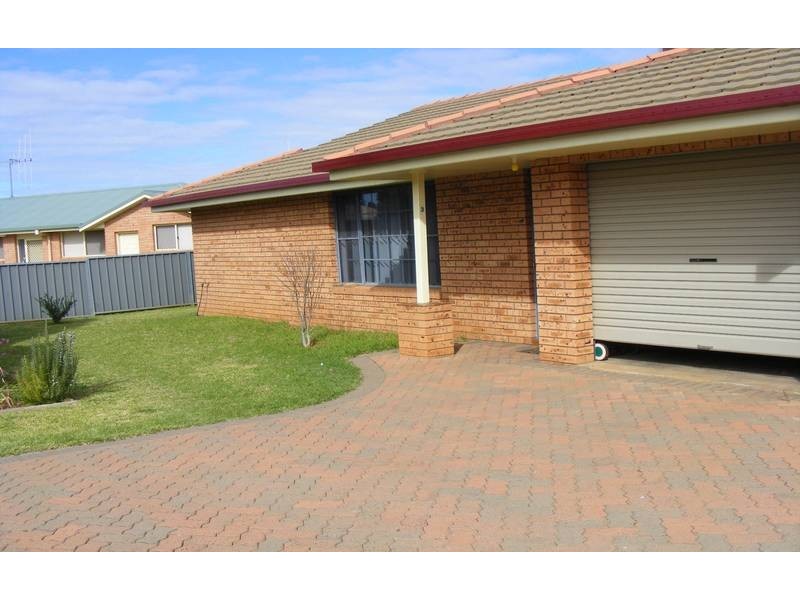 3/24 Ebelina Crescent, Parkes NSW 2870