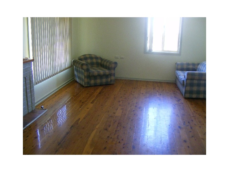 4 Charles Rigg Avenue, Parkes NSW 2870