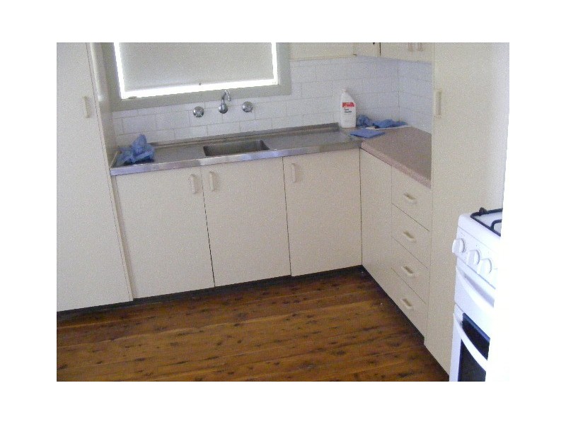 4 Charles Rigg Avenue, Parkes NSW 2870