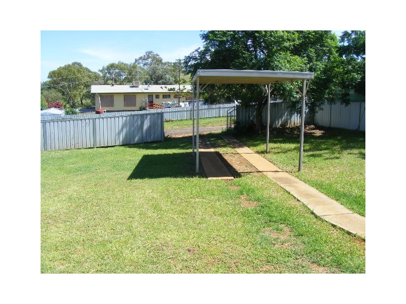 4 Charles Rigg Avenue, Parkes NSW 2870