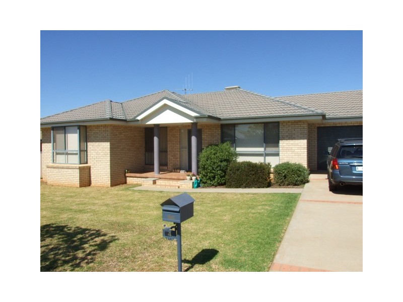 14 Noonan Street, Parkes NSW 2870