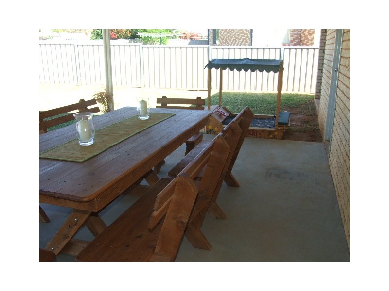 14 Noonan Street, Parkes NSW 2870