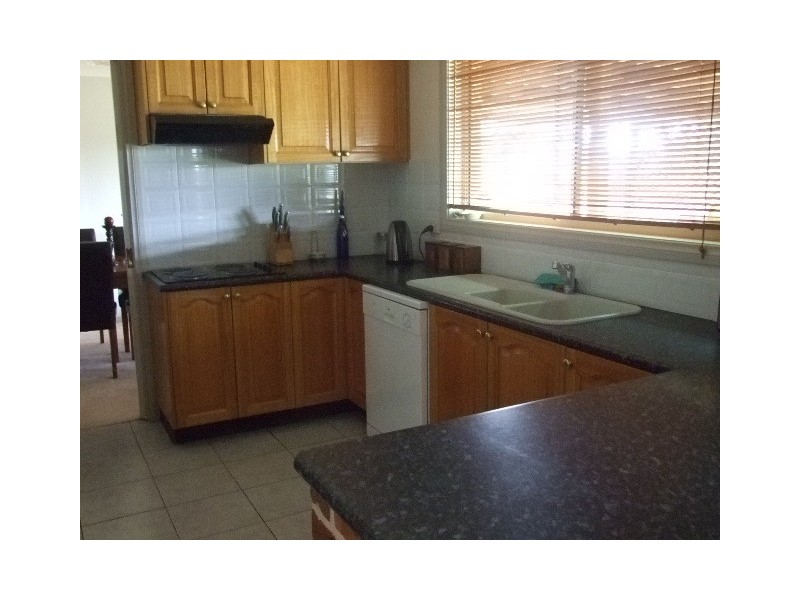 42 Coronation Avenue, Parkes NSW 2870