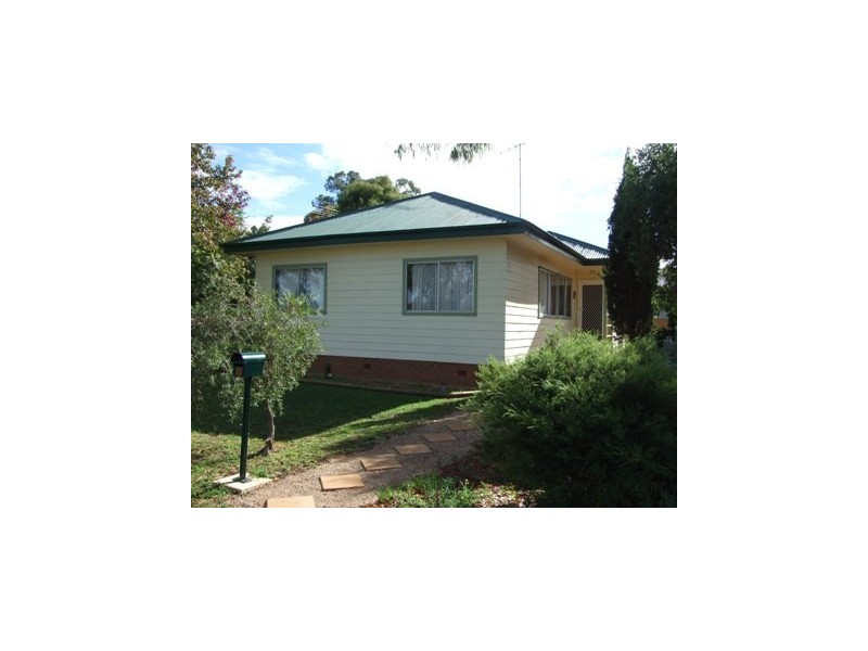 10 Orange Street, Parkes NSW 2870