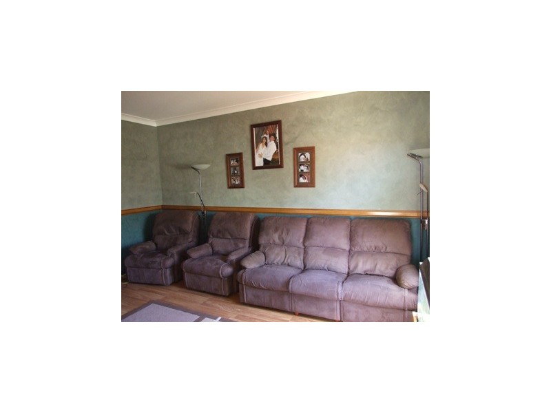 10 Orange Street, Parkes NSW 2870