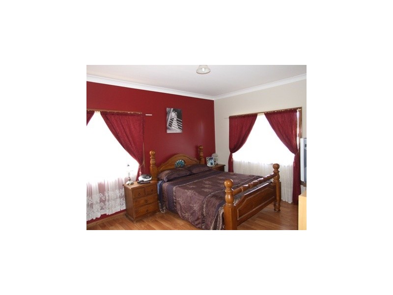 10 Orange Street, Parkes NSW 2870