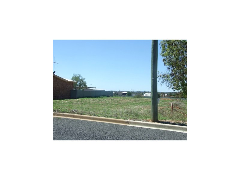 37 Blaxland Street, Parkes NSW 2870