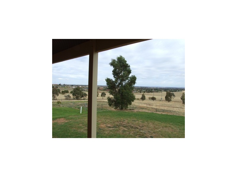 83 Farrer Street, Parkes NSW 2870