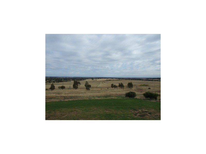 83 Farrer Street, Parkes NSW 2870