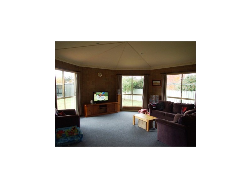 4 Arana Place, Parkes NSW 2870