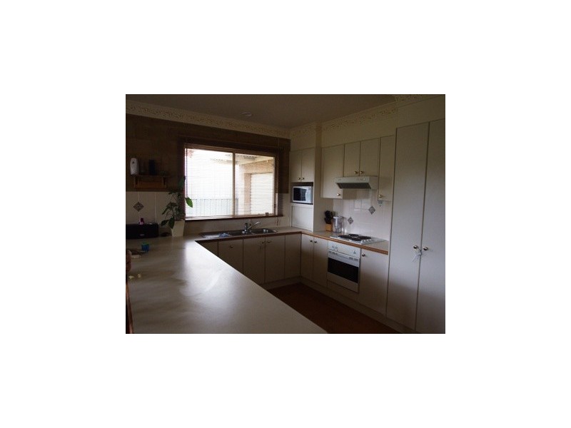 4 Arana Place, Parkes NSW 2870