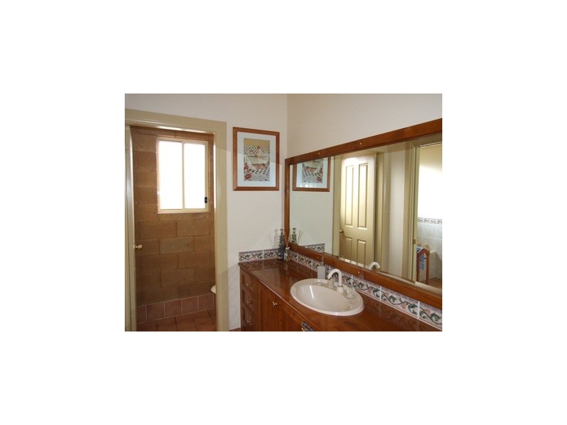 4 Arana Place, Parkes NSW 2870