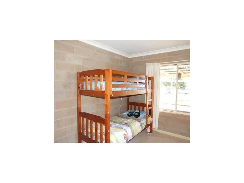 4 Arana Place, Parkes NSW 2870
