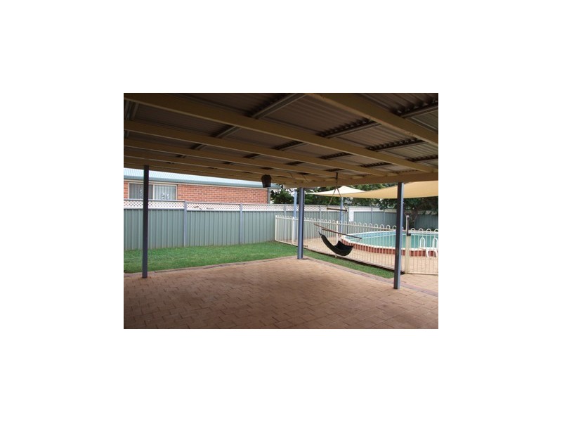 4 Arana Place, Parkes NSW 2870