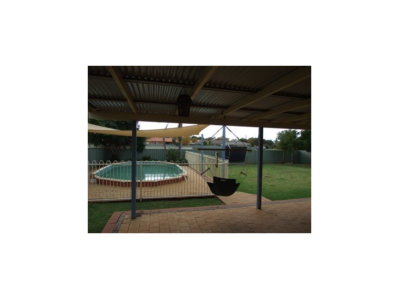 4 Arana Place, Parkes NSW 2870