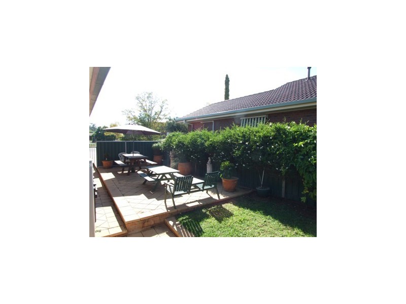 1 Glenburnie Close, Parkes NSW 2870