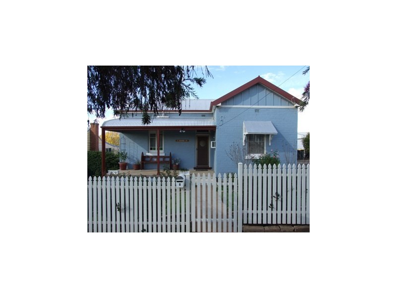 5 Howard Street, Parkes NSW 2870