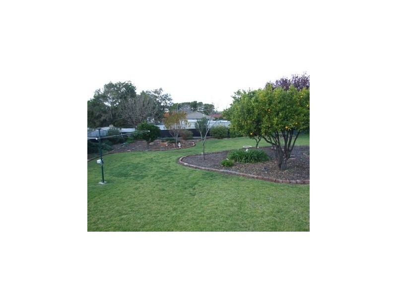 5 Howard Street, Parkes NSW 2870