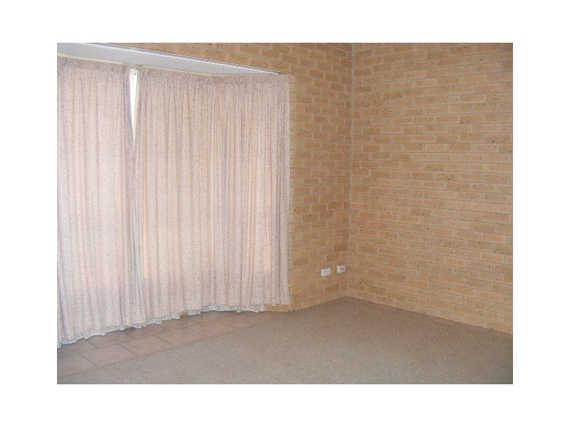 1/21 Ebelina Crescent, Parkes NSW 2870