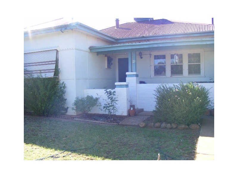 21 Waratah Street, Parkes NSW 2870