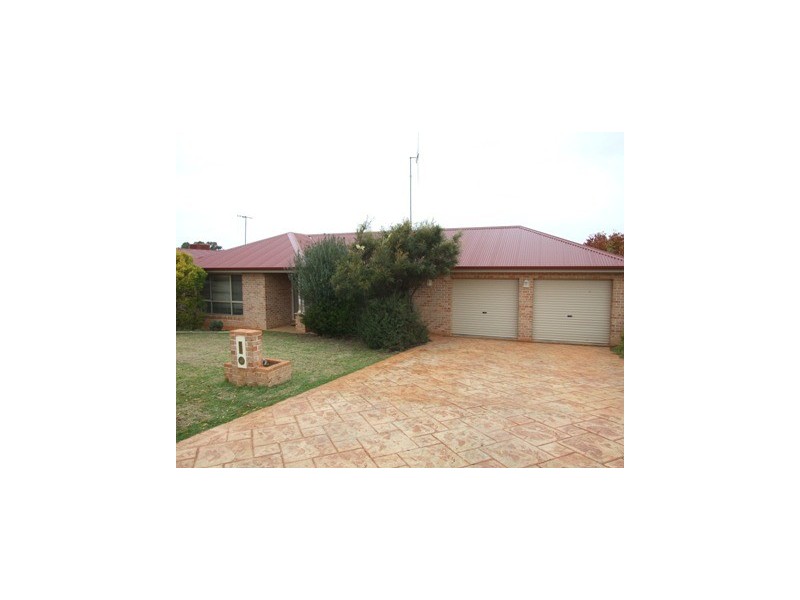 7 Alder Ave, Parkes NSW 2870