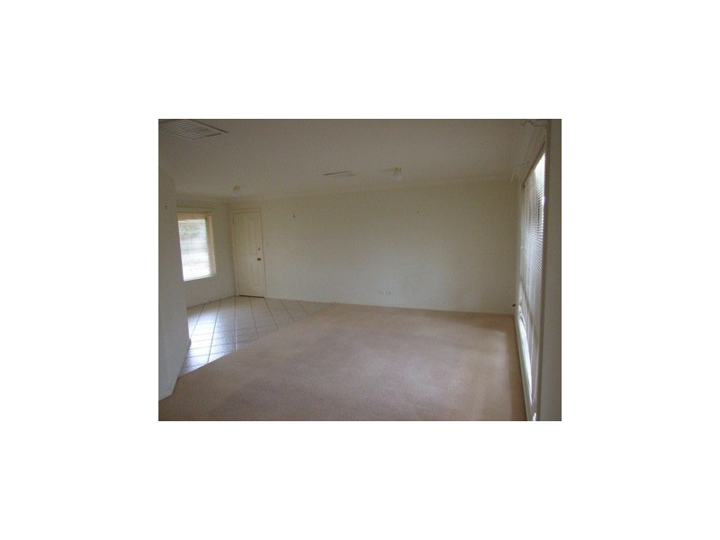 7 Alder Ave, Parkes NSW 2870