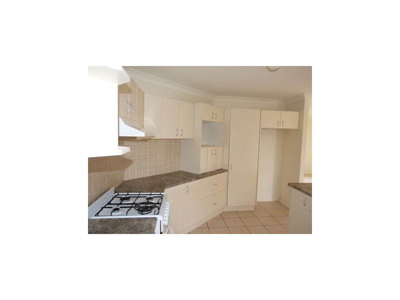 7 Alder Ave, Parkes NSW 2870
