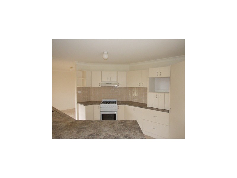 7 Alder Ave, Parkes NSW 2870