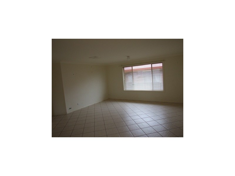 7 Alder Ave, Parkes NSW 2870