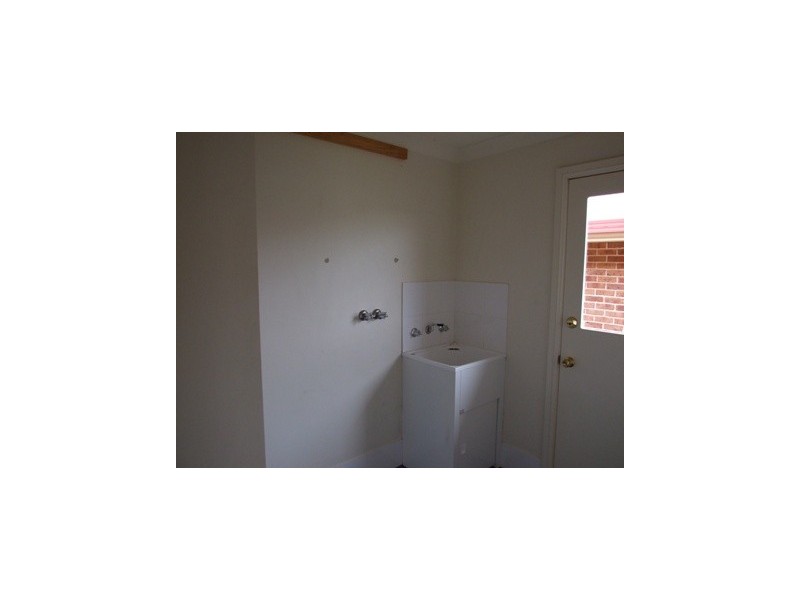7 Alder Ave, Parkes NSW 2870