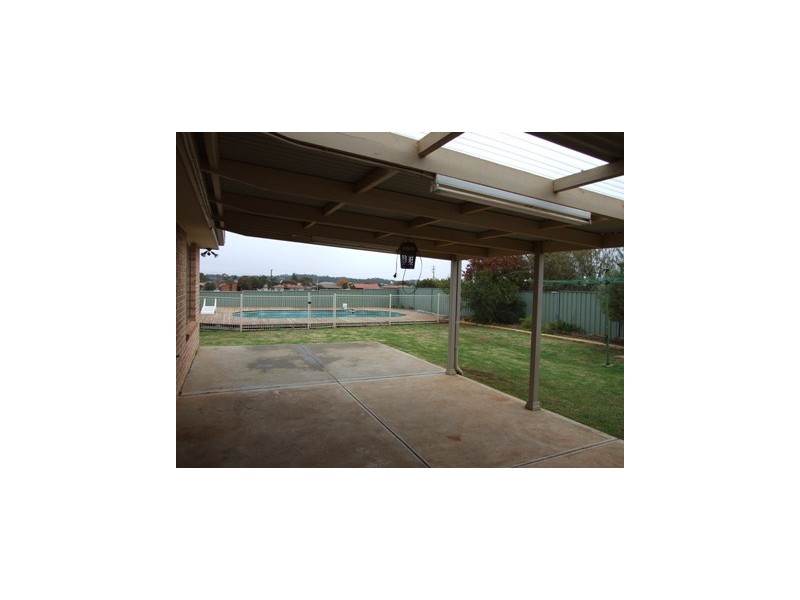 7 Alder Ave, Parkes NSW 2870
