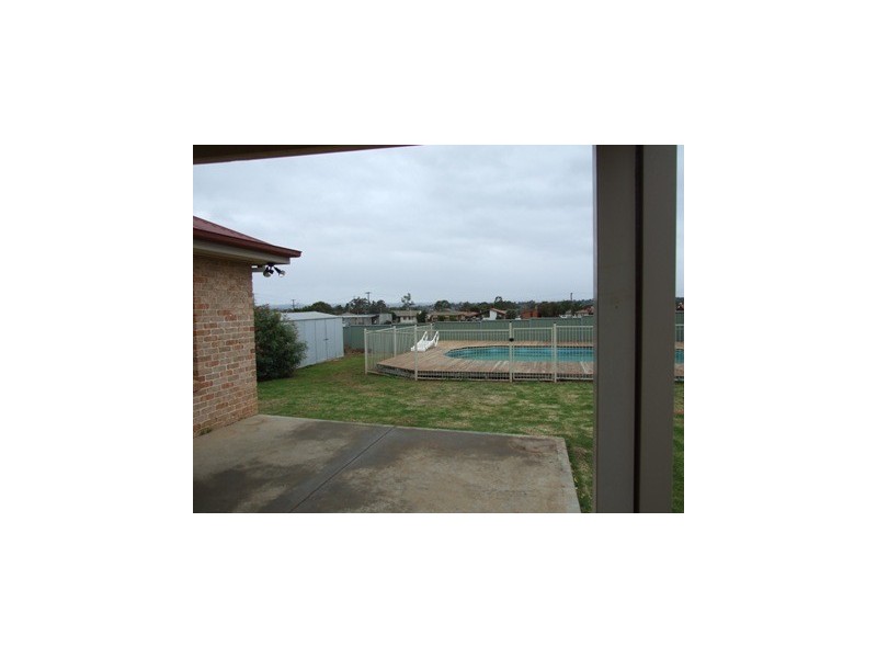 7 Alder Ave, Parkes NSW 2870